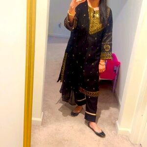 Pakistani 

Fancy salwar kameez